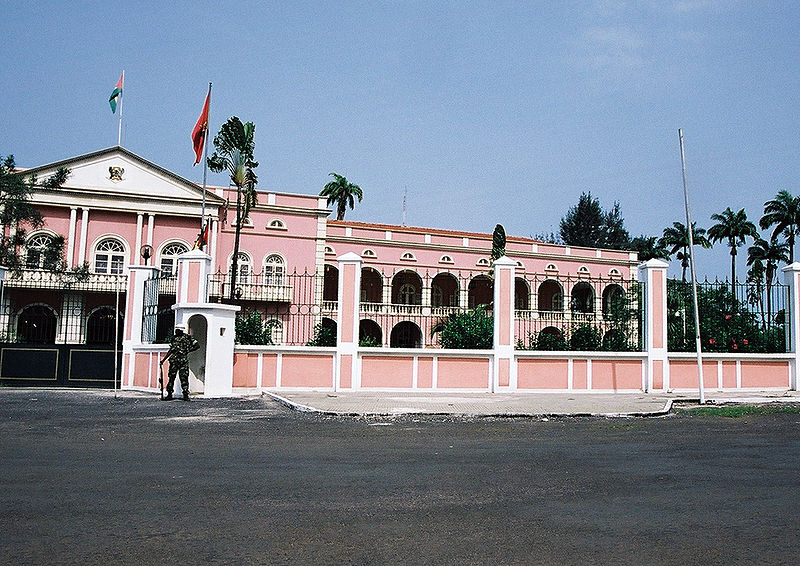 Regierungspalast in Sao Tome (c) Henryk Kotowski